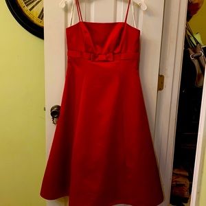 Like new David’s bridal maroon bridesmaids dress. Maroon color. Only worn once.